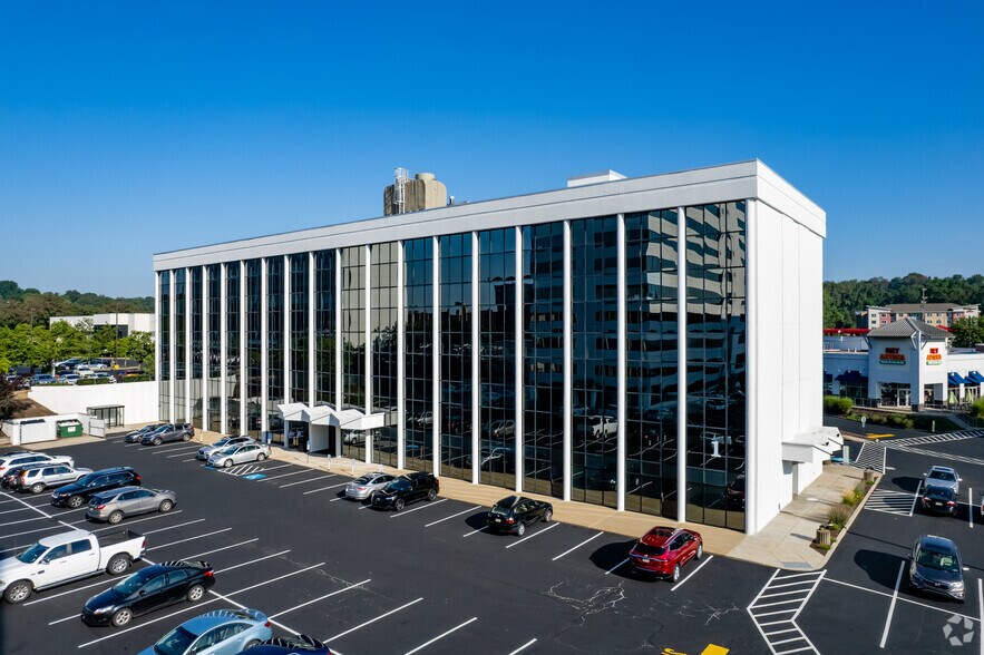 201 Penn Center Blvd, Pittsburgh, PA à louer - Photo du bâtiment - Image 1 de 3