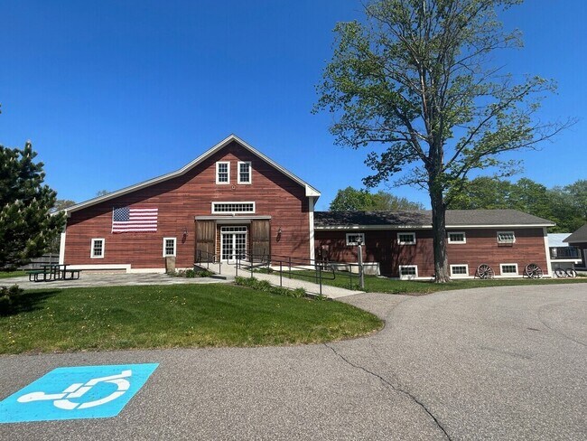 Plus de détails pour 244 Amesbury Rd, Kensington, NH - Commerce de détail à vendre