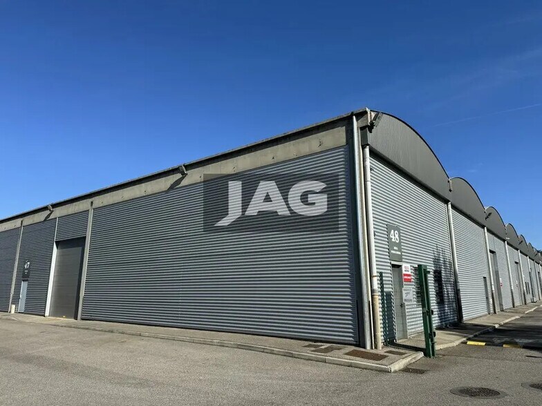 Flex in Saint-Priest for lease - Building Photo - Image 2 of 6