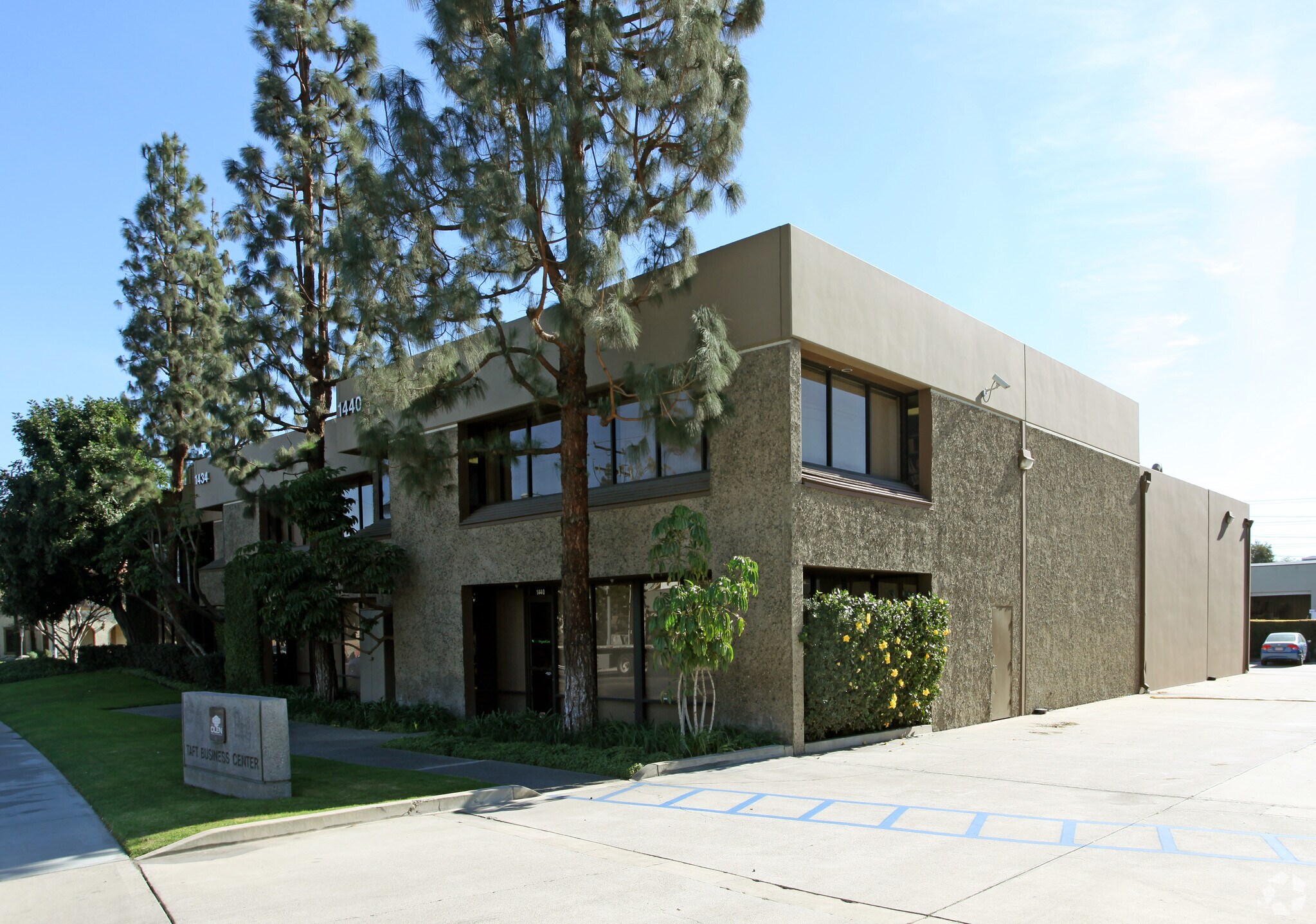 1434-1440 W Taft Ave, Orange, CA à vendre Photo principale- Image 1 de 1