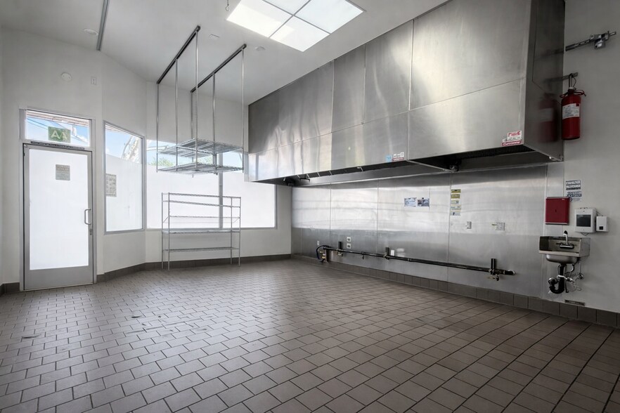 5641-5645 Lankershim Blvd, North Hollywood, CA à louer - Photo intérieure - Image 2 de 10