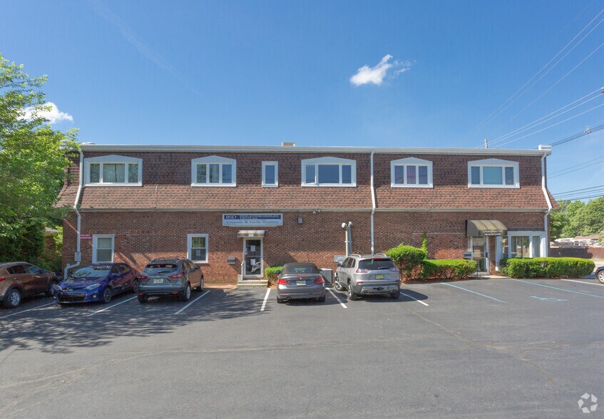 242 Washington Ave, Nutley, NJ à louer - Photo principale - Image 1 de 14