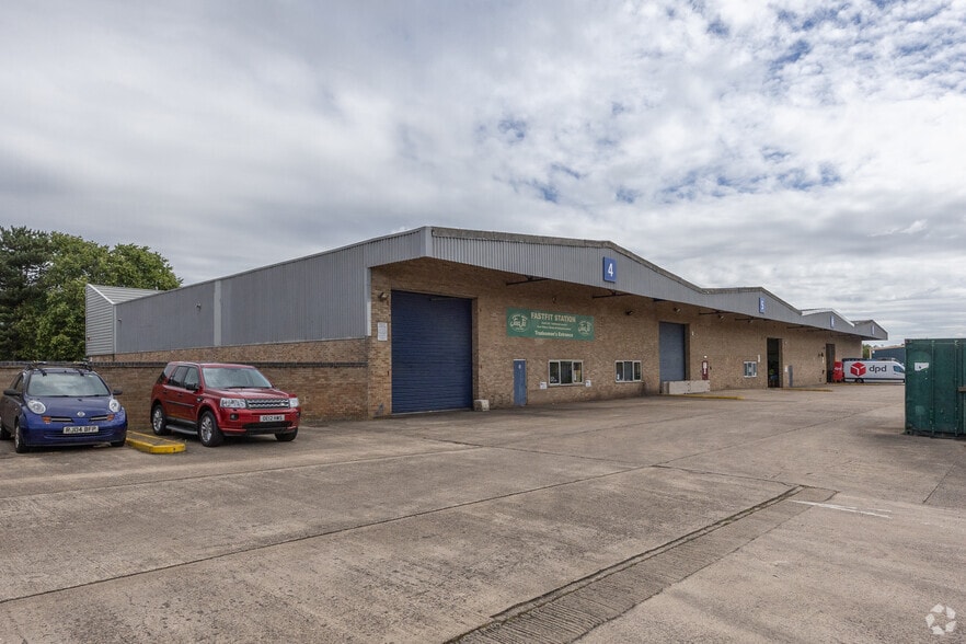 4-7 Deans Rd, Milton Keynes à vendre - Photo du bâtiment - Image 2 de 3
