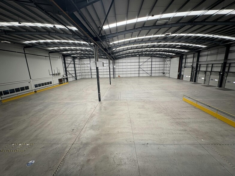 Crockfold Ln, Basingstoke for lease - Building Photo - Image 2 of 3