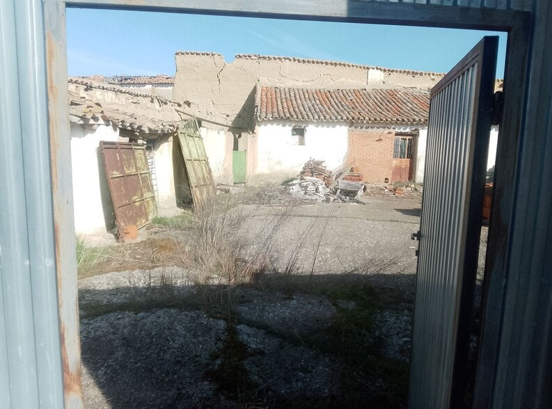 Calle del Corro Amarillo, 1, Mota del Marqués, Valladolid for sale - Building Photo - Image 2 of 13