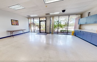 16001 Bay Vista Dr, Clearwater, FL à louer Numérisation 3D de Matterport- Image 1 de 8