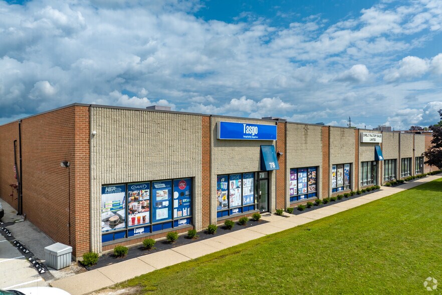 72-80 Rolark Dr, Toronto, ON à louer - Photo du bâtiment - Image 2 de 5