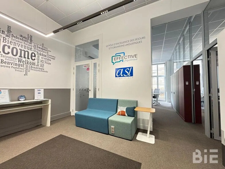 Office in Bordeaux for lease - Interior Photo - Image 3 of 7