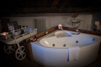 Plus de détails pour Via Vittorio Veneto 41, Moricone - Services hôteliers à vendre