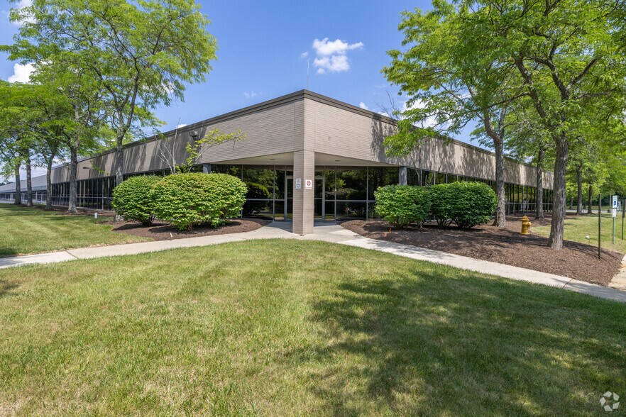 400 Cabot Dr, Hamilton, NJ à louer - Photo du bâtiment - Image 1 de 27