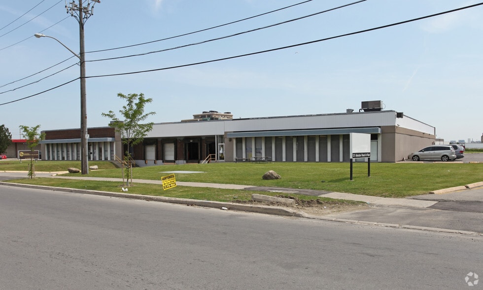 101-121 Alexdon Rd, Toronto, ON for lease - Building Photo - Image 2 of 4