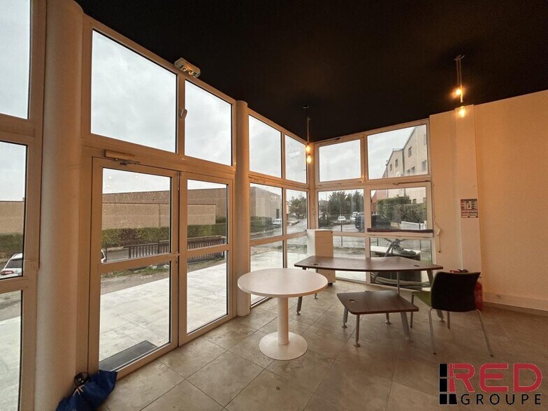 Rue Tourmaline, Éguilles for lease - Interior Photo - Image 2 of 6