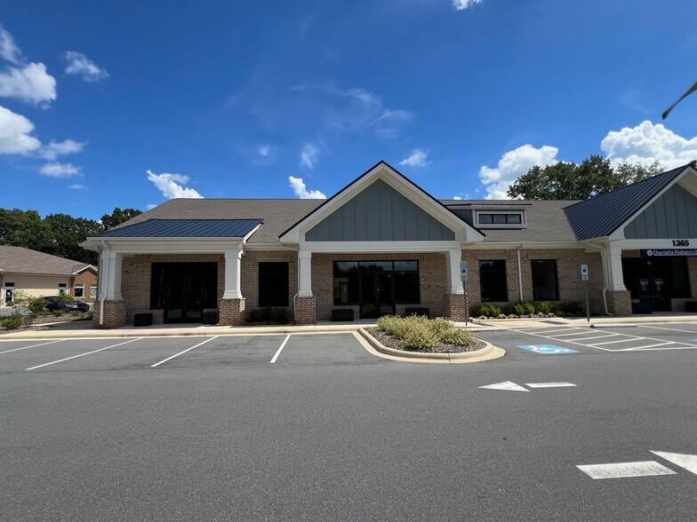 1367 Gold Hill Rd, Fort Mill, SC à louer - Photo du bâtiment - Image 1 de 11