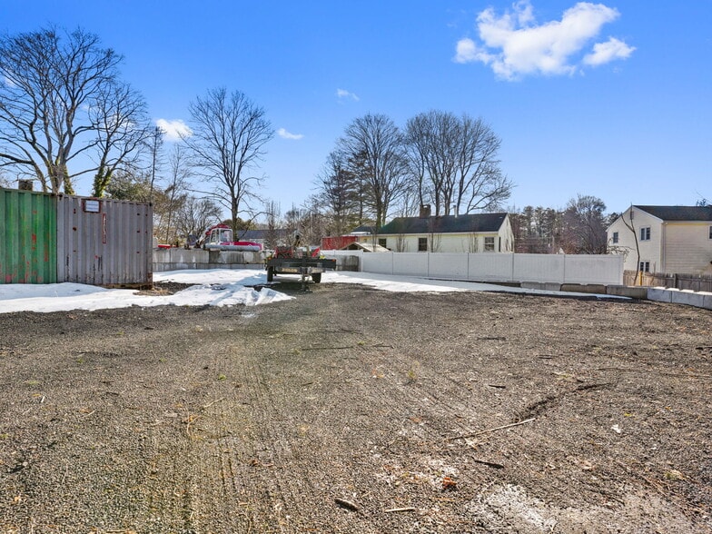 28 Dunn Ave, Stamford, CT à louer - Photo du bâtiment - Image 2 de 6