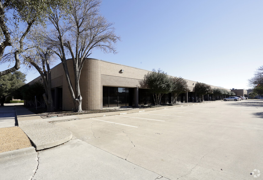 1840 N Greenville Ave, Richardson, TX for lease - Building Photo - Image 3 of 13