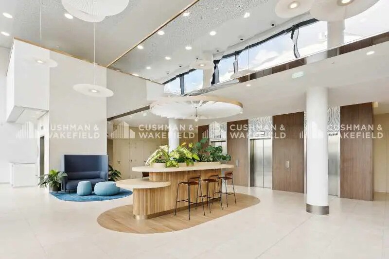 2 Rue Paul Dautier, Vélizy-Villacoublay for lease Lobby- Image 1 of 13