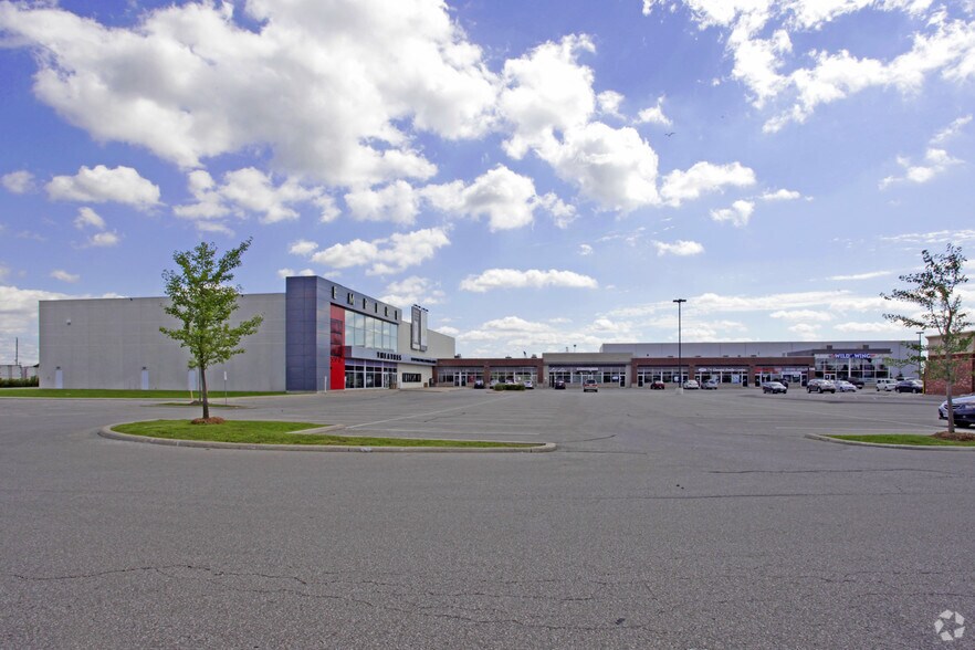 192-196 McEwan Dr E, Caledon, ON à louer - Photo du bâtiment - Image 2 de 6
