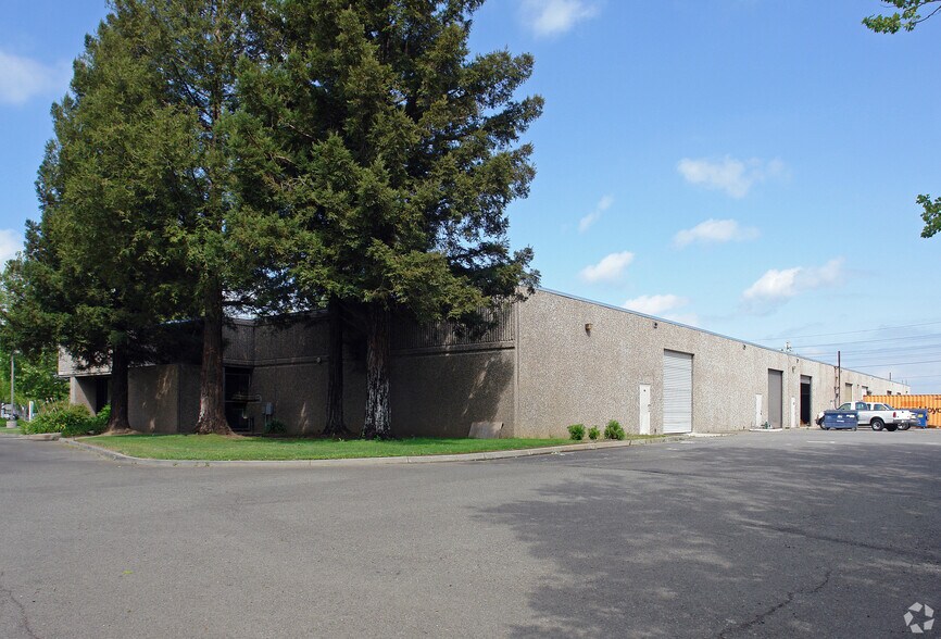 1513 Sports Dr, Sacramento, CA à louer - Photo du bâtiment - Image 2 de 5