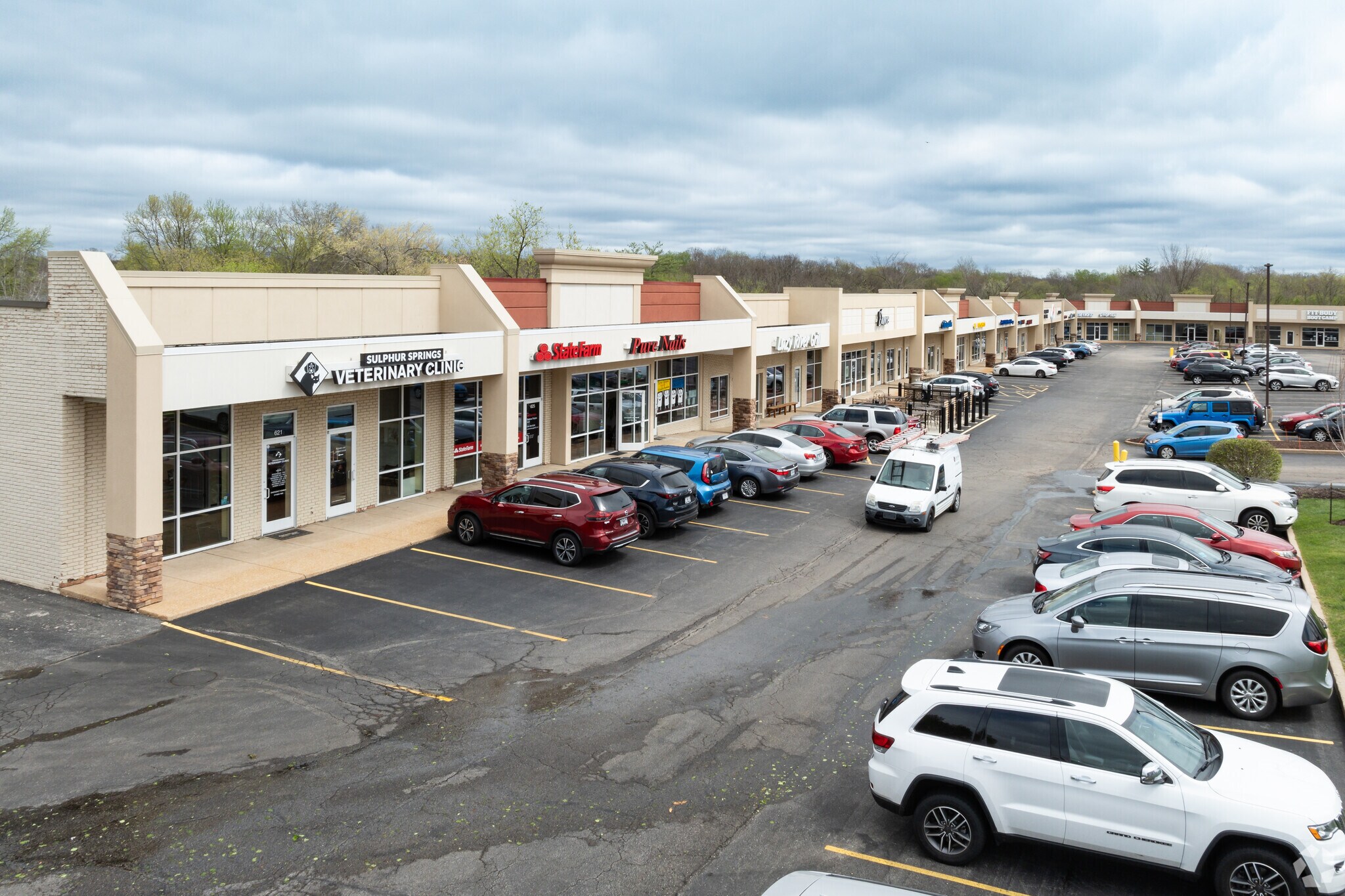 621-703 Big Bend Rd, Manchester, MO for lease Primary Photo- Image 1 of 11