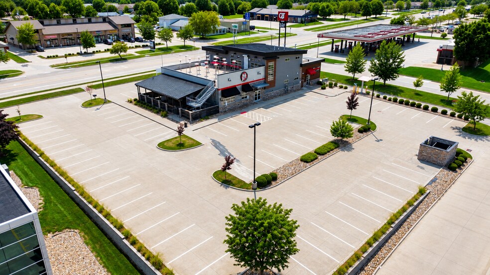 810 E 1st St, Ankeny, IA à vendre - Photo du bâtiment - Image 2 de 12