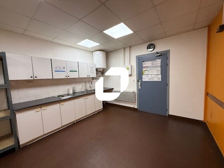 Office in SAINT-OUEN-L'AUMONE for lease - Interior Photo - Image 2 of 9