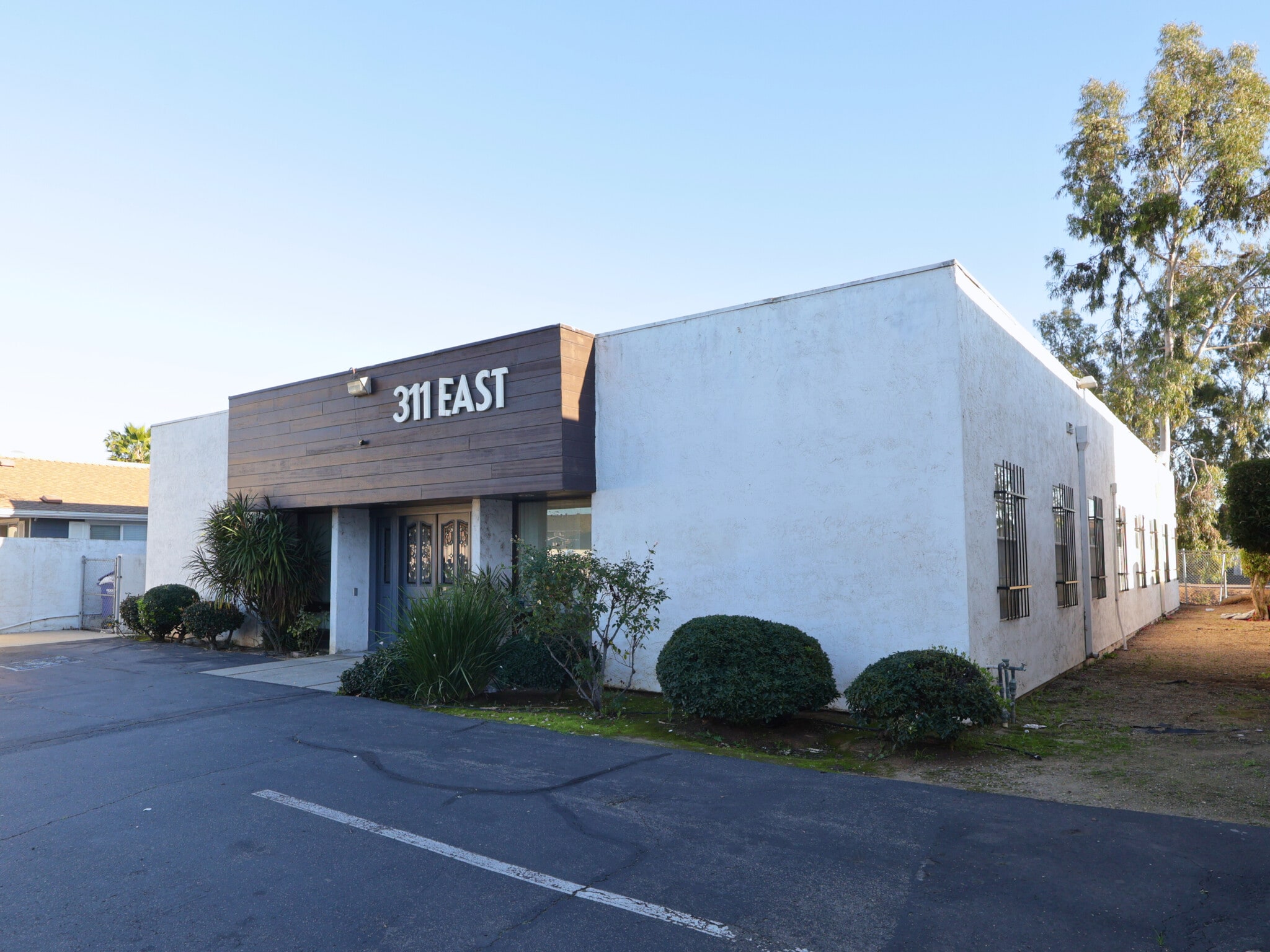 311 E Washington Ave, Escondido, CA for lease Primary Photo- Image 1 of 14