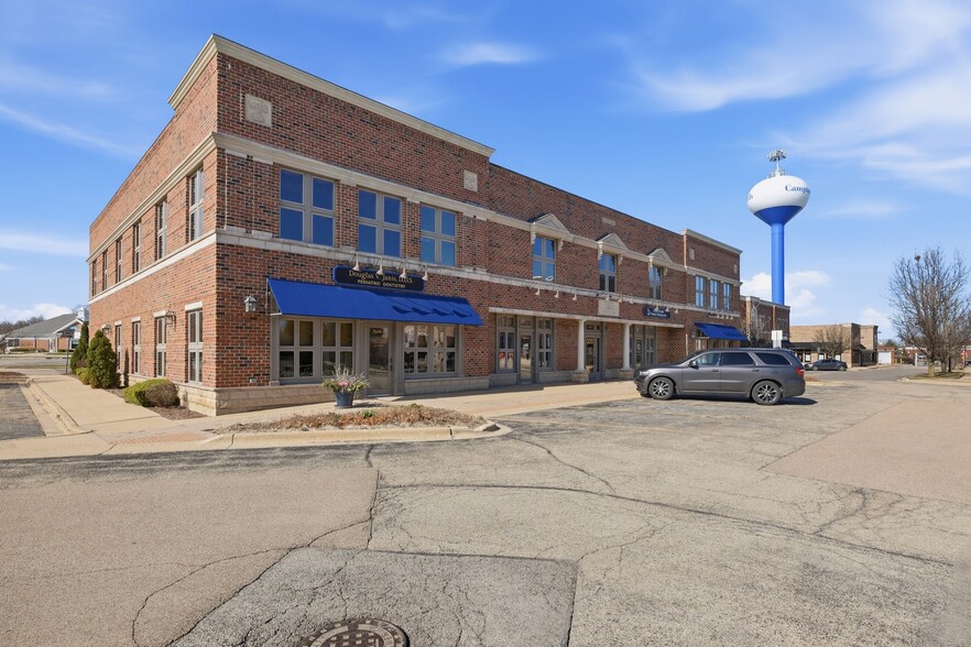 40W320 Lafox Rd, St Charles, IL à vendre - Photo du bâtiment - Image 2 de 52
