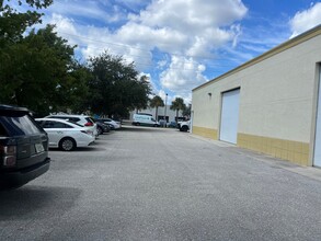 17051 Alico Commerce Ct, Fort Myers, FL for lease Building Photo- Image 2 of 7