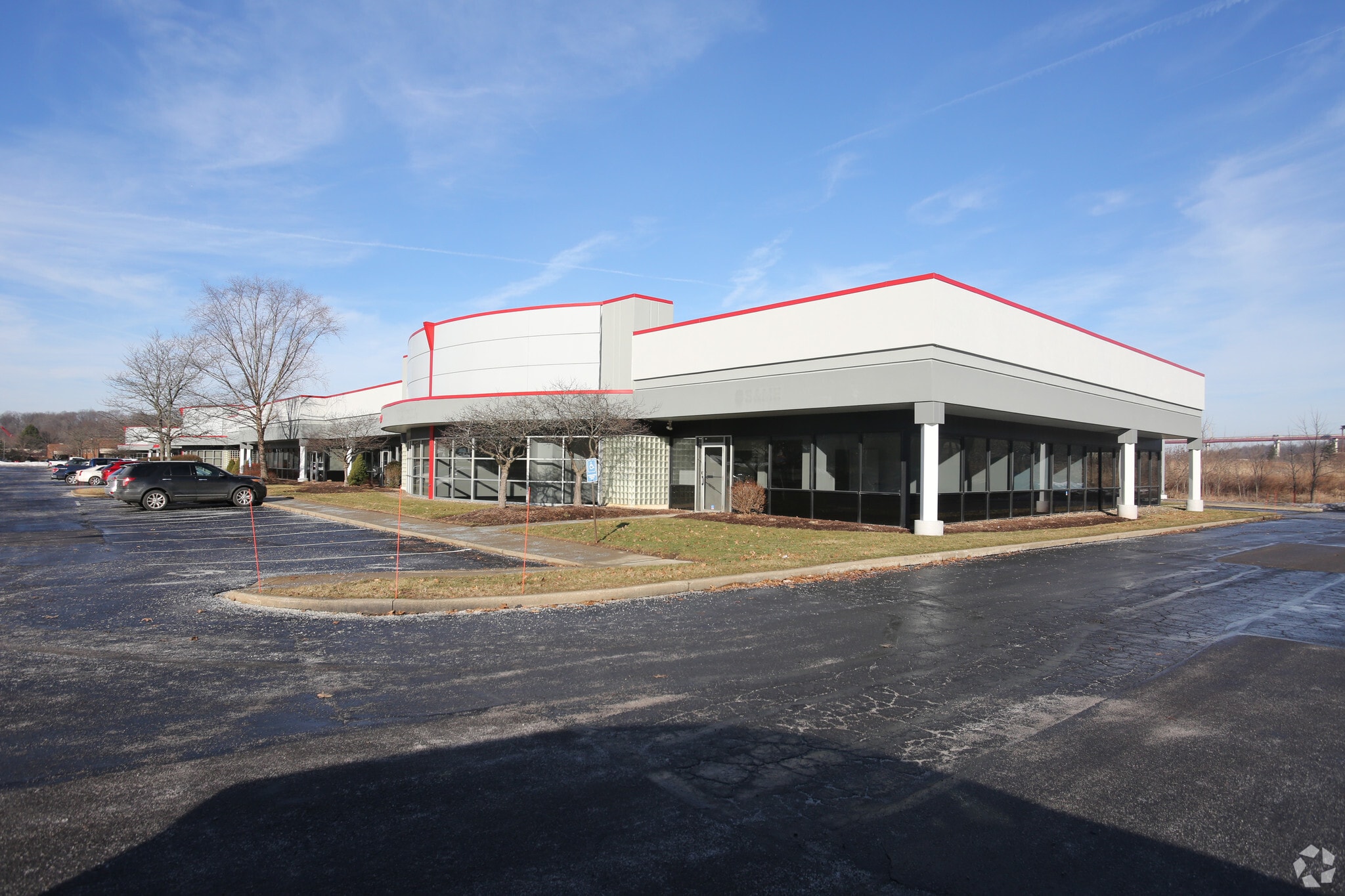 8555 Sweet Valley Dr, Valley View, OH for lease Building Photo- Image 1 of 20