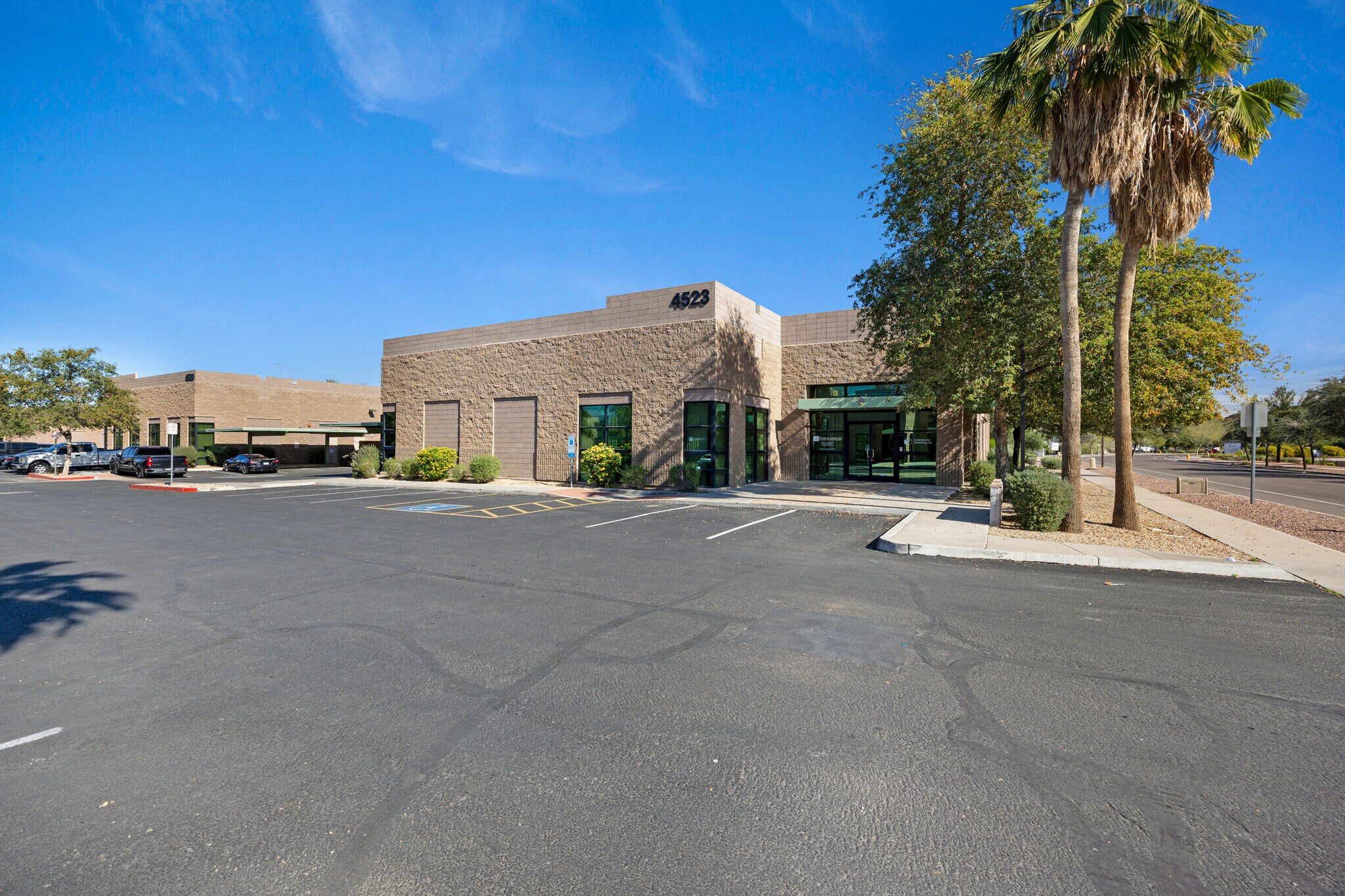 4523 E Broadway Rd, Phoenix, AZ à vendre Photo principale- Image 1 de 10