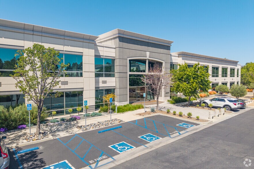 31111 Agoura Rd, Westlake Village, CA à louer - Photo du bâtiment - Image 2 de 16