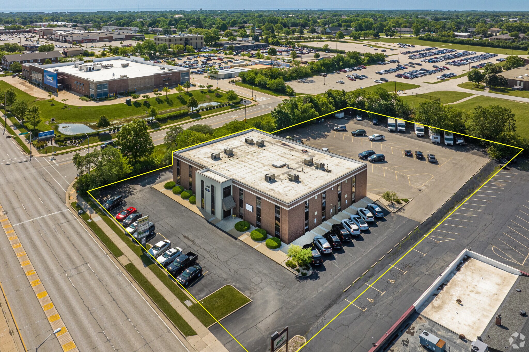5801 Washington Ave, Racine, WI à louer Photo du bâtiment- Image 1 de 28