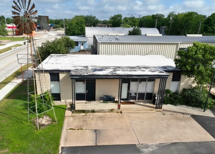 2117 S College Ave, Bryan, TX à louer - Photo du bâtiment - Image 1 de 4