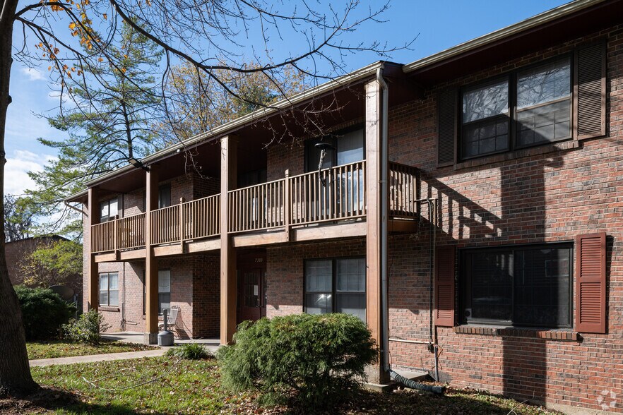 7300 N Hanley Rd, Hazelwood, MO à vendre - Photo du bâtiment - Image 3 de 4