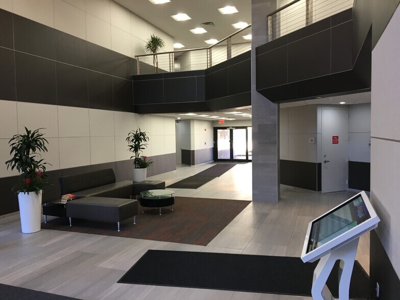 1 Paragon Dr, Montvale, NJ à louer - Hall d’entrée - Image 2 de 8