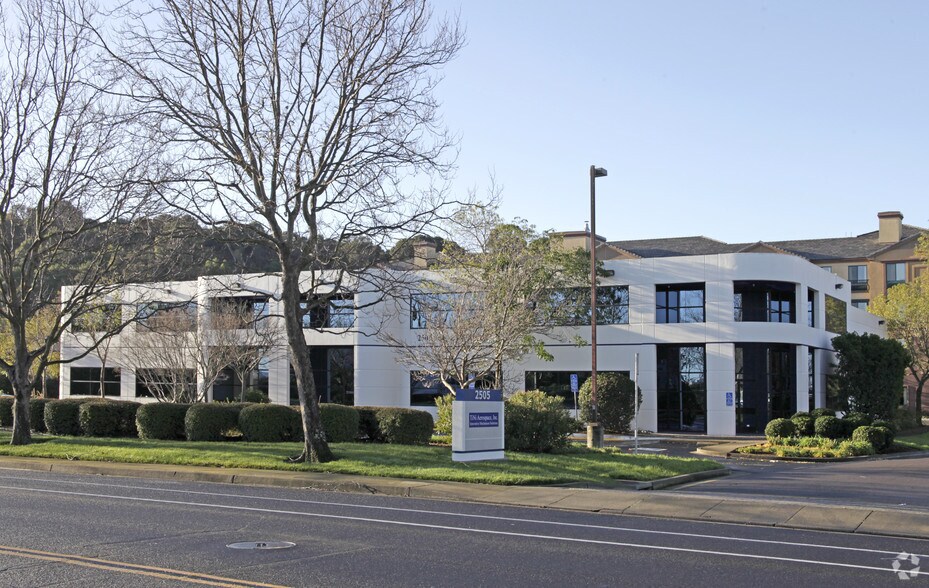 2505 Kerner Blvd, San Rafael, CA à louer - Photo du bâtiment - Image 1 de 10