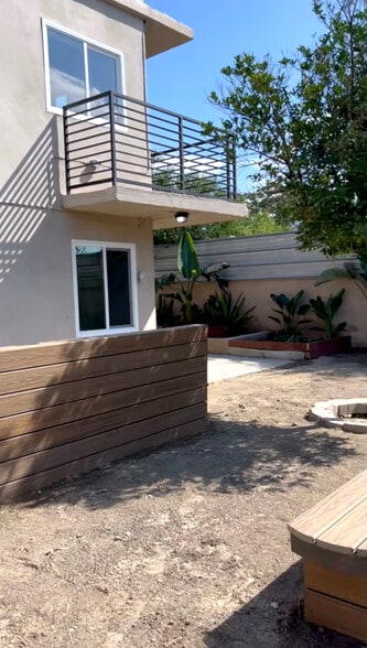 11121 Glenoaks Blvd, Pacoima, CA à vendre - Photo du bâtiment - Image 2 de 17