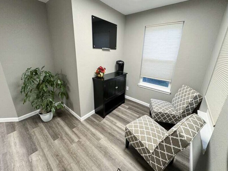 103 S Jefferson St, Raymore, MO à vendre - Photo du bâtiment - Image 3 de 24