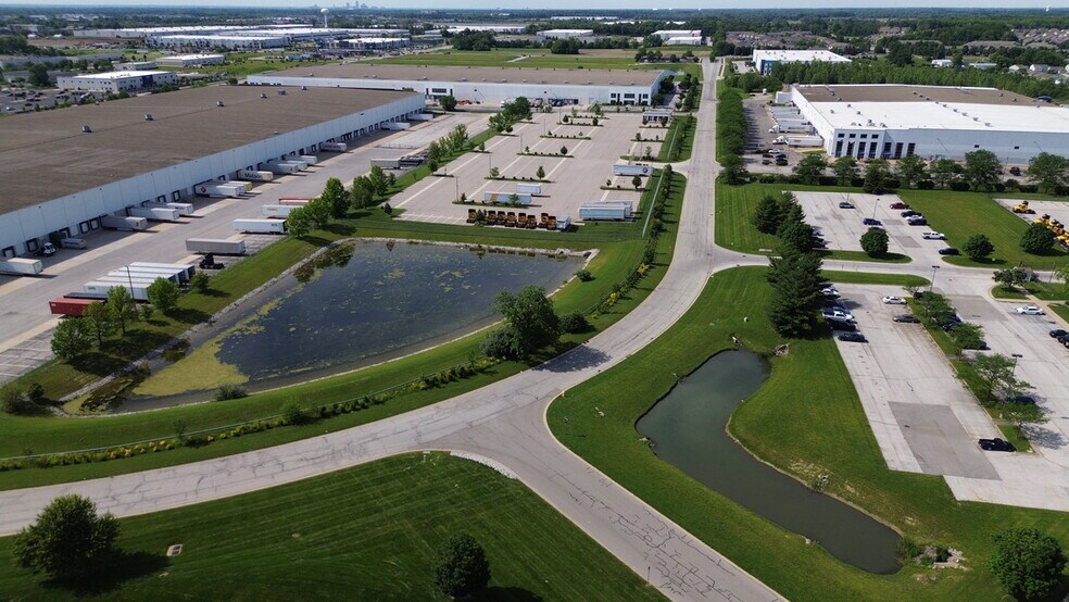 700 Commerce Parkway West Dr, Greenwood, IN à louer - Aérien - Image 2 de 2