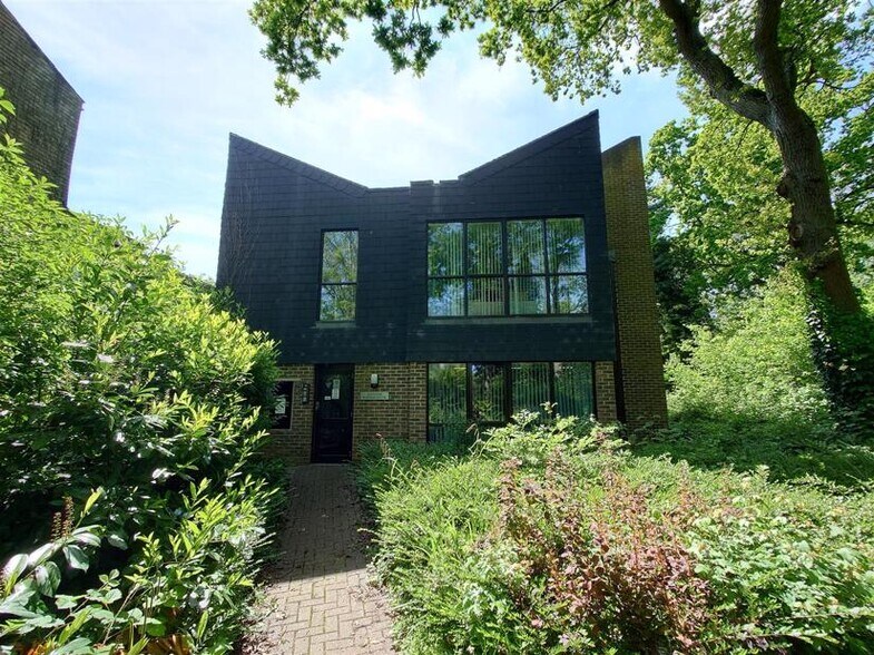 Ash Rd, New Ash Green à louer - Photo du bâtiment - Image 1 de 4