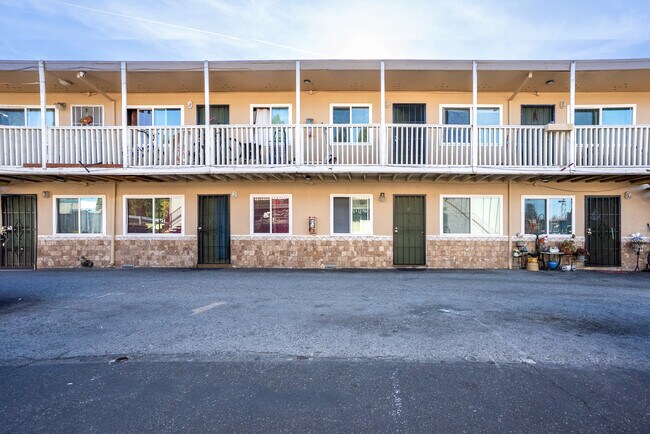 Plus de détails pour 132 E Reed St, San Jose, CA - Multi-résidentiel à vendre