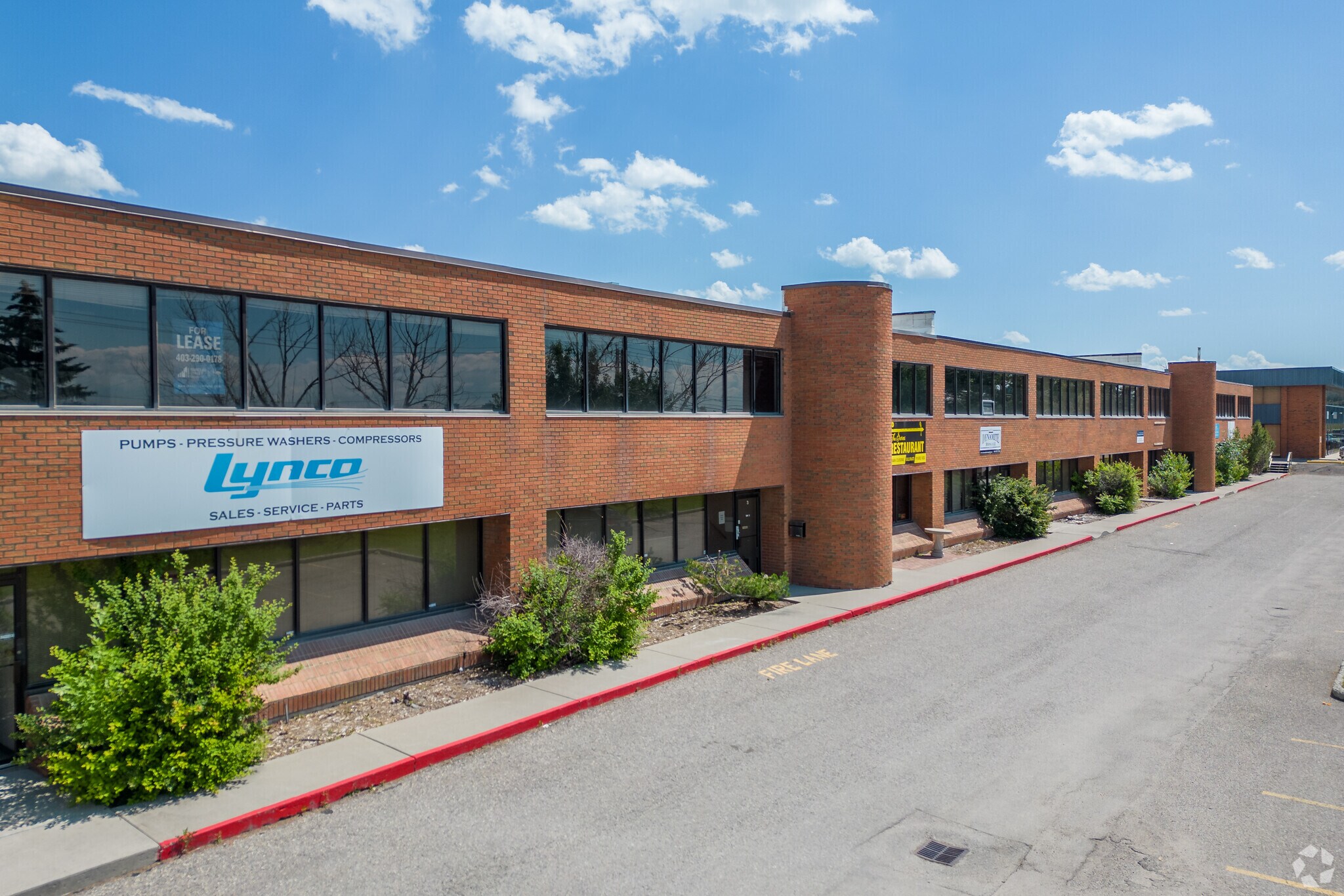 1715 27th Ave NE, Calgary, AB à vendre Photo du bâtiment- Image 1 de 7