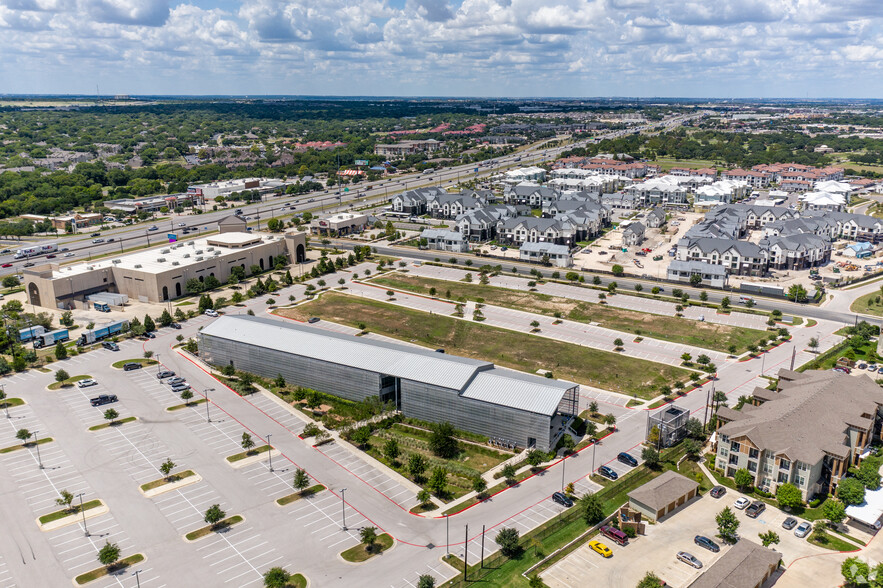 14400 The Lakes Blvd, Pflugerville, TX à louer - Photo du bâtiment - Image 2 de 10