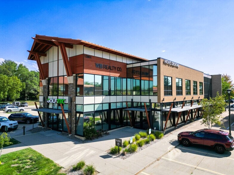 12951 University Ave, Clive, IA à louer - Photo du bâtiment - Image 2 de 7