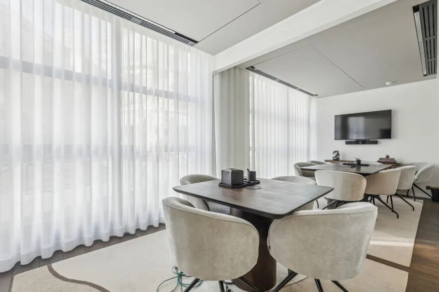 34-42 Avenue Raymond Poincaré, Paris for lease - Building Photo - Image 2 of 13