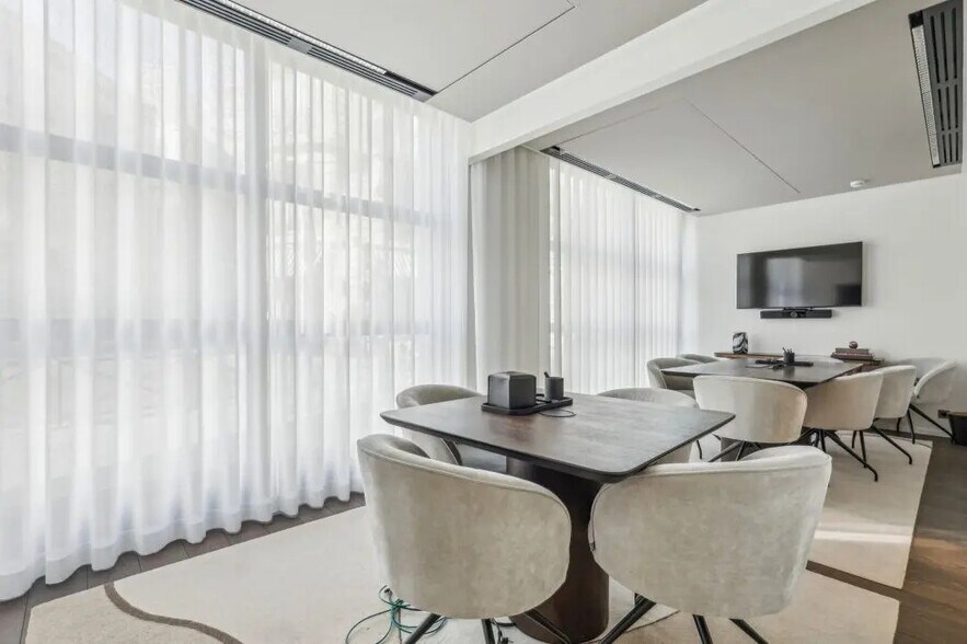 34-42 Avenue Raymond Poincaré, Paris à louer - Photo du bâtiment - Image 2 de 13