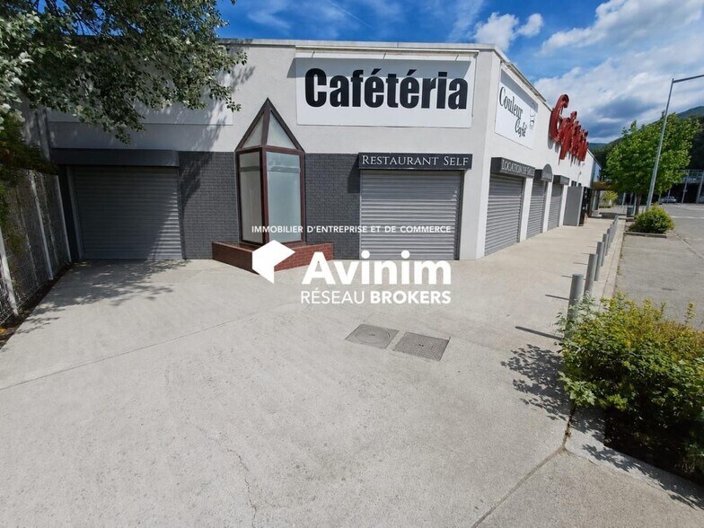 Retail in Gières for lease - Building Photo - Image 1 of 11