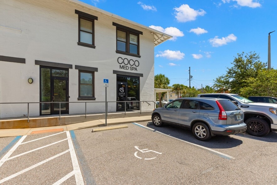 327 11th Ave N, Saint Petersburg, FL à louer - Photo du bâtiment - Image 3 de 36