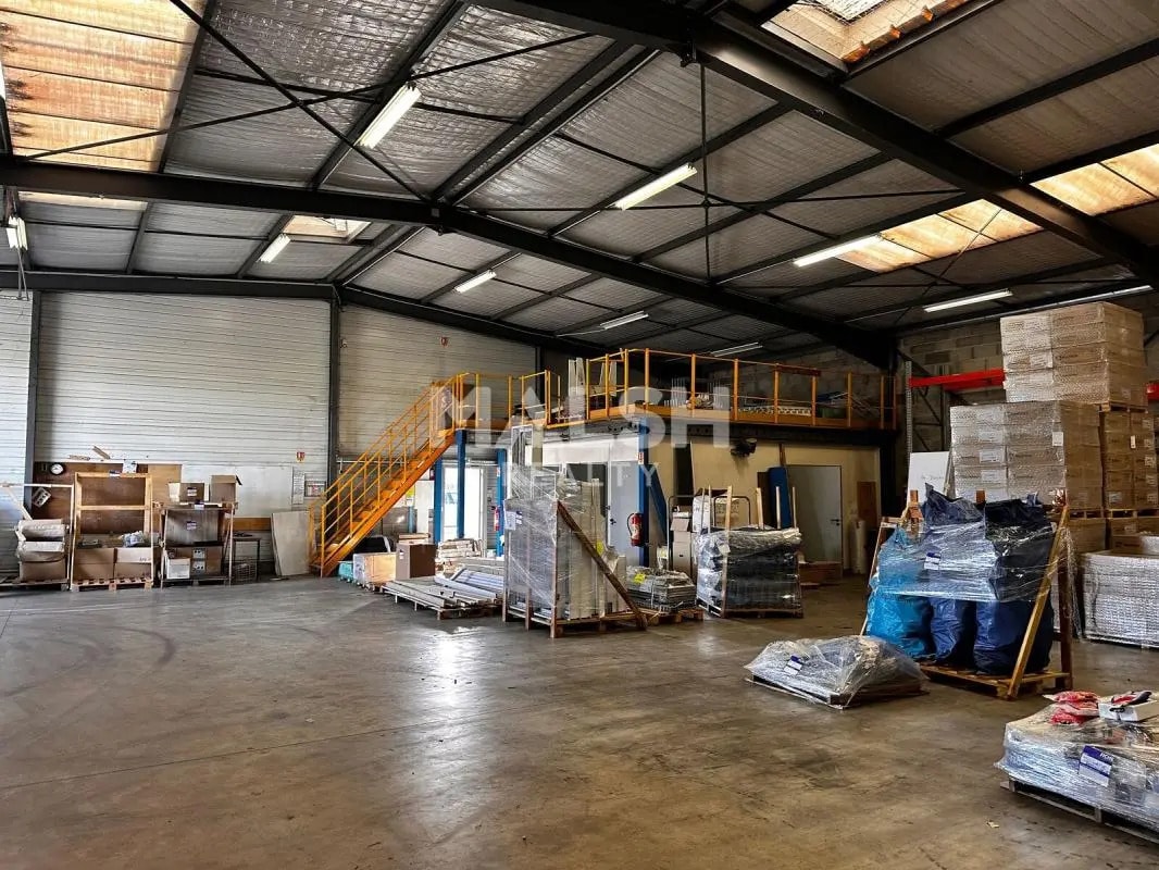 Office in Montrond-les-Bains for lease Interior Photo- Image 1 of 6