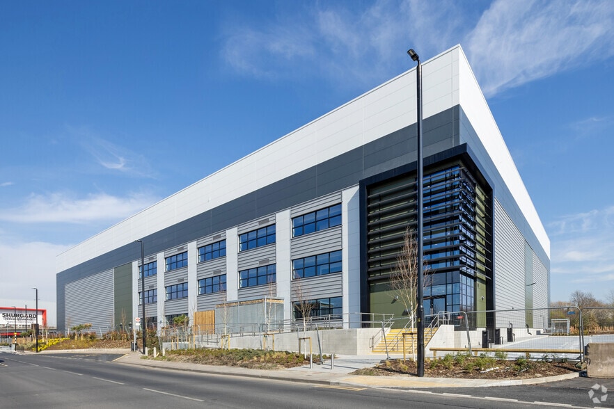 Jenkins Ln, Barking for lease - Primary Photo - Image 1 of 4